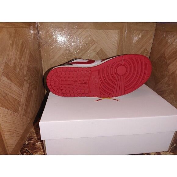 New Jordan 1 women's White Gym Red 2022 - DC0774-160 size 8.5 - Picture 4 of 10